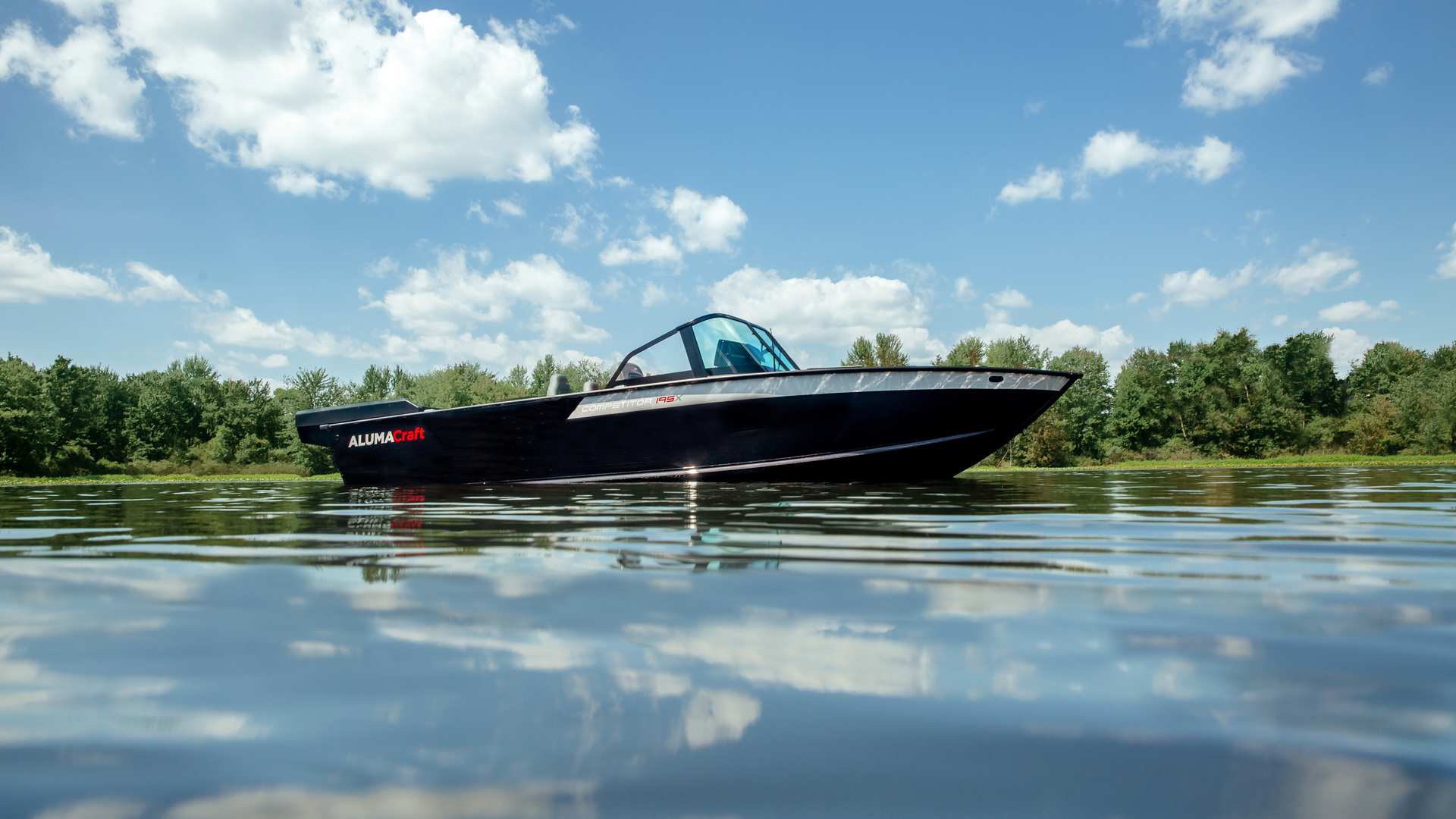 View of the Alumacraft Competitor aluminum fishing boat