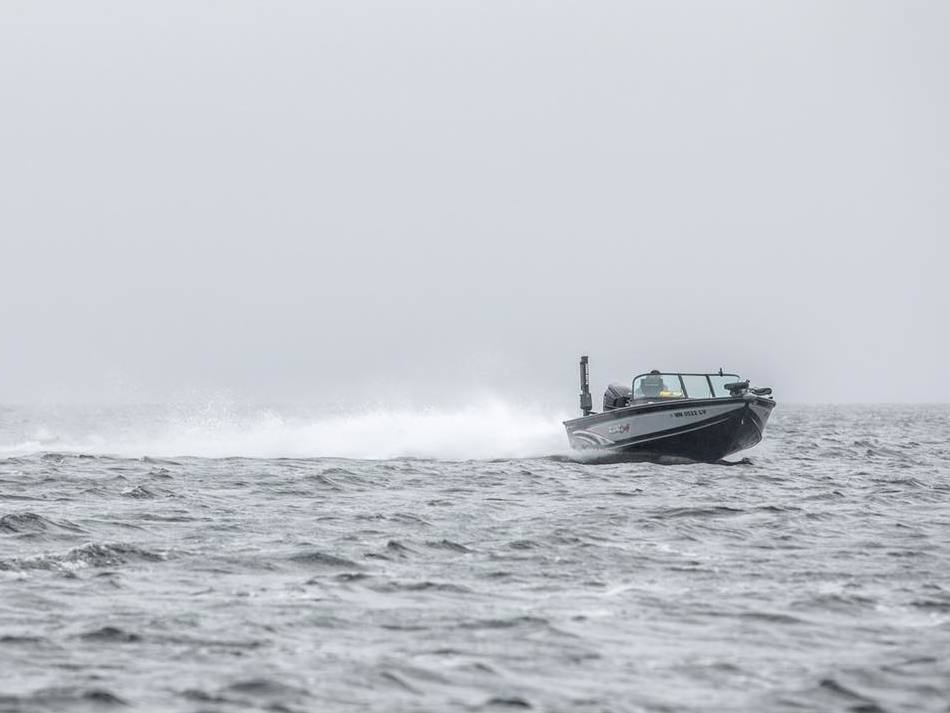 Handling an Aluminum Fishing Boat in Rough Water 