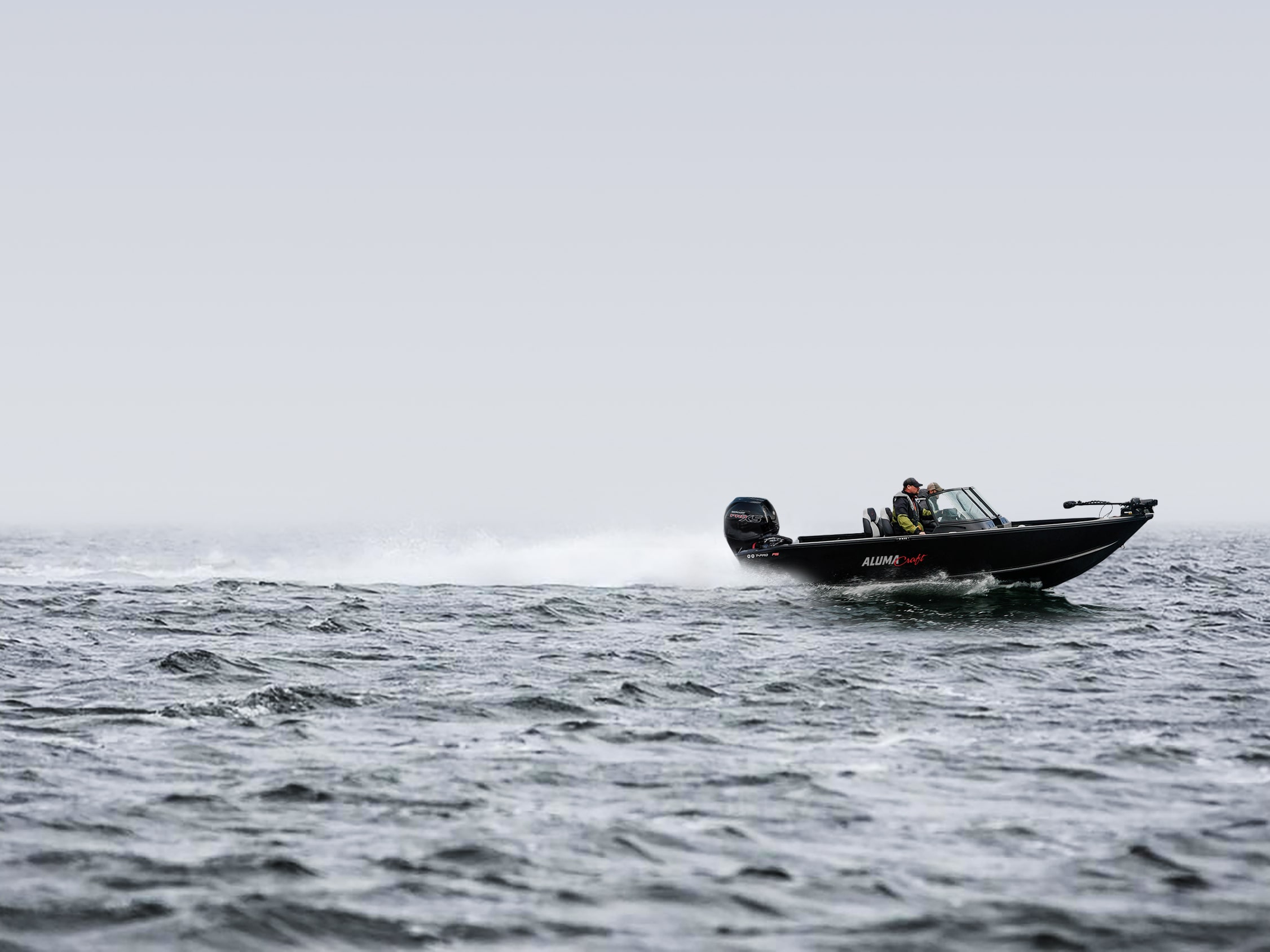 How to Handle Your Aluminum Fishing Boat in Rough Water
