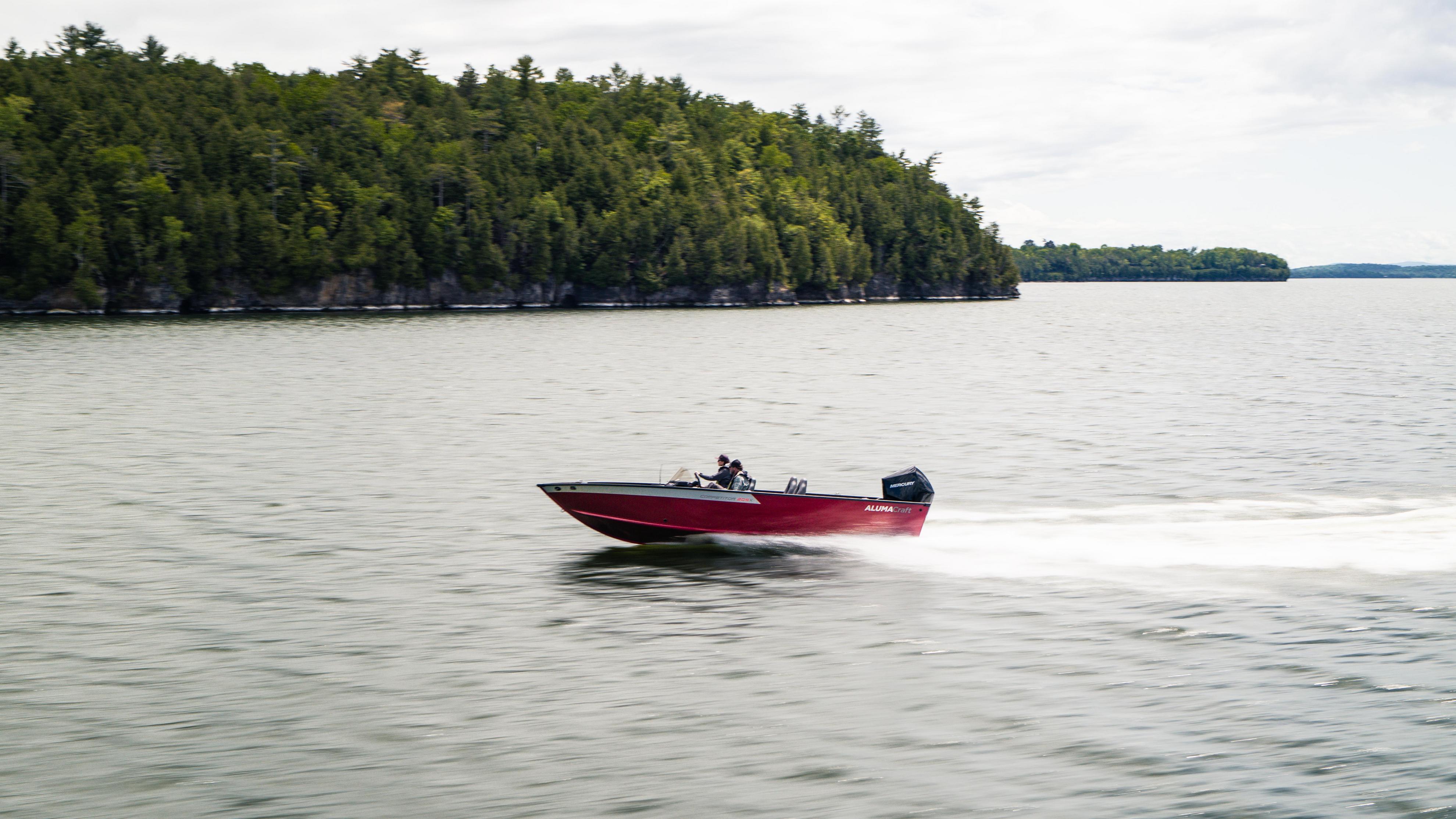 A couple cruising at top speed on the 2025 Alumacraft Competitor fishing boat 