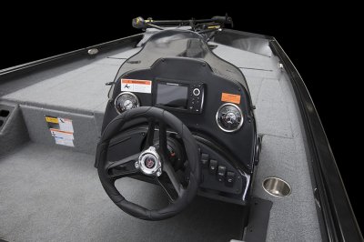 Steering Wheel and Dashboard on Alumacraft Pro 175 Bass Boat