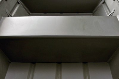 Close Up of Center Seating on the 1436 Jon Sierra LT