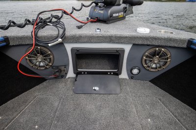 Alumacraft Trophy - Front-Compartment