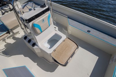 Alumacraft Bay 20 - Baitwell