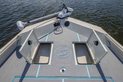 Alumacraft Bay 20 - Bow Storage