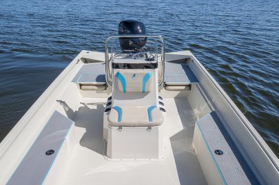Alumacraft Bay 20 - Helm seating
