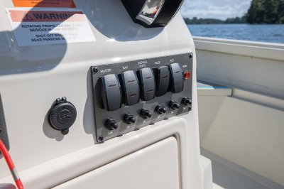 Alumacraft Bay 20 - Switch Panel