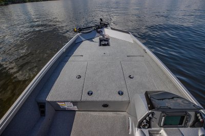 Alumacraft Pro 185 - Bow Storage Closed