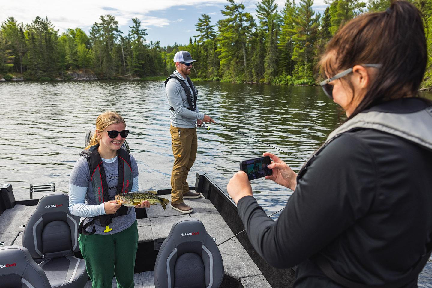 Jay Siemens bass fishing from his Alumacraft Competitor Tiller on lake 
